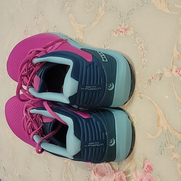 Women's TOPO Ultrafly 4 Athletic Tennis Shoes - Picture 4 of 15